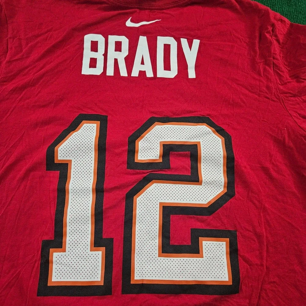 Nike NFL Tampa Bay Buccaneers Tom Brady 12 Red TShirt Mens XL The‎ Nike Tee